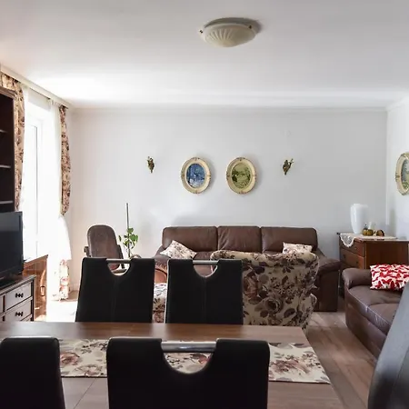 Vizmeg Villa